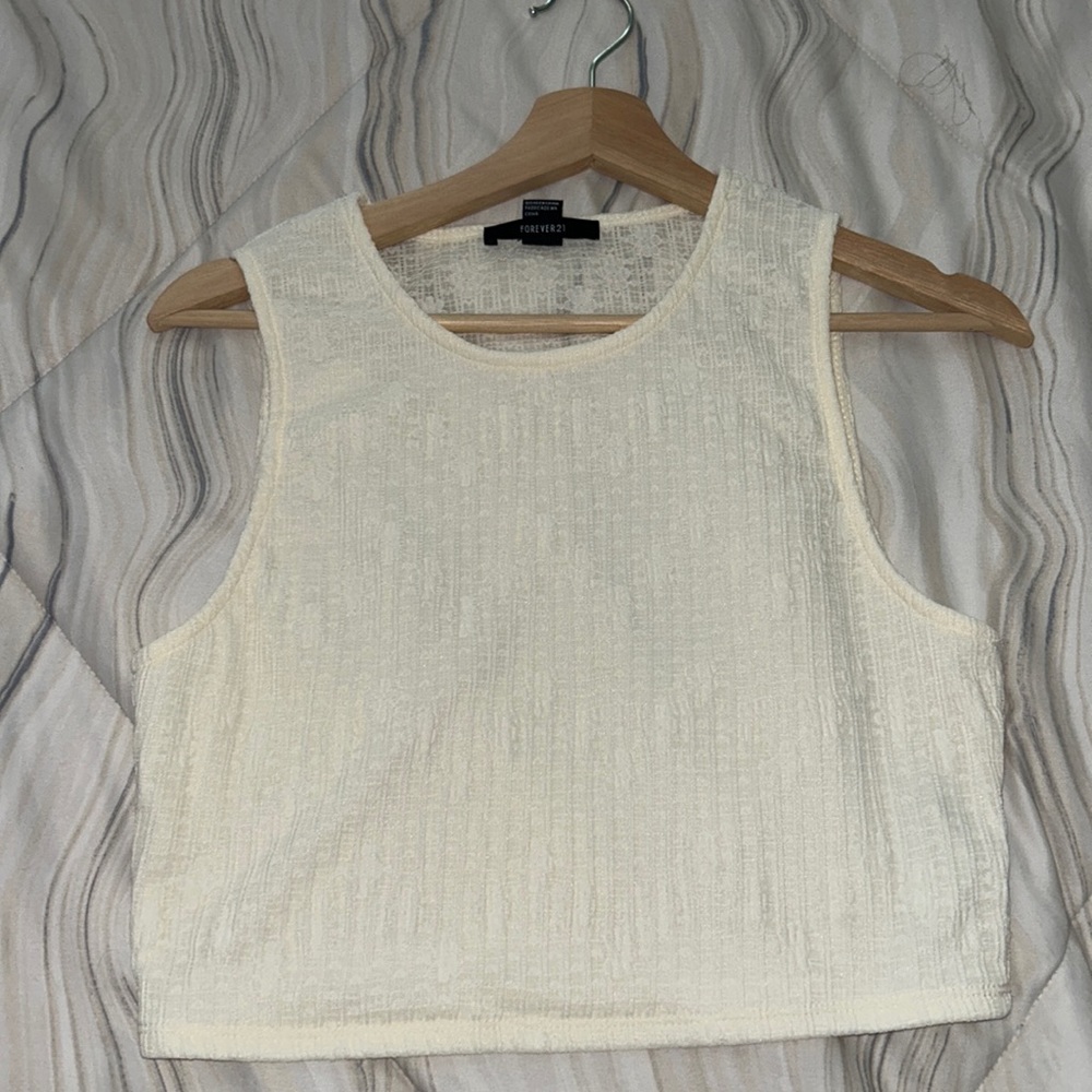 Forever 21 tank top with floral patterns cream color look